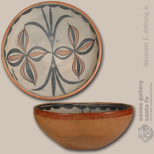 Martina Vigil and Florentino Montoya Pottery C3787B